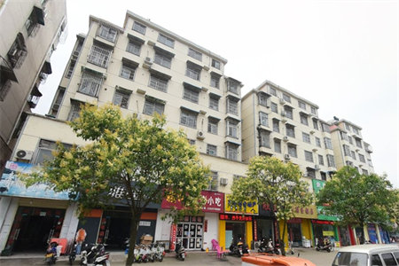 纺织厂家属院，精装套二，带附房，纺织街小学在院内，好楼层